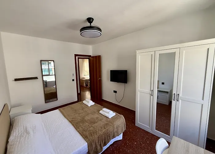 Bright & Spacious In Centre Nerja