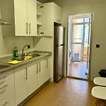 Bright & Spacious In Centre Нерха