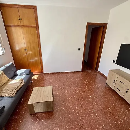 Bright & Spacious In Centre Apartament