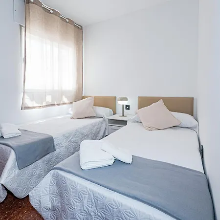 Bright & Spacious In Centre *