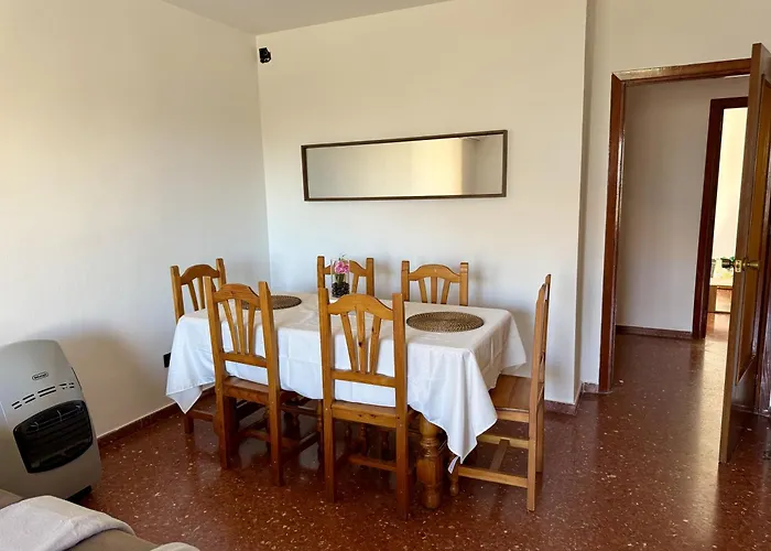 Bright & Spacious In Centre Nerja
