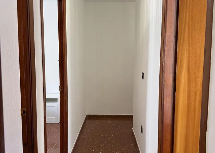 Bright & Spacious In Centre *