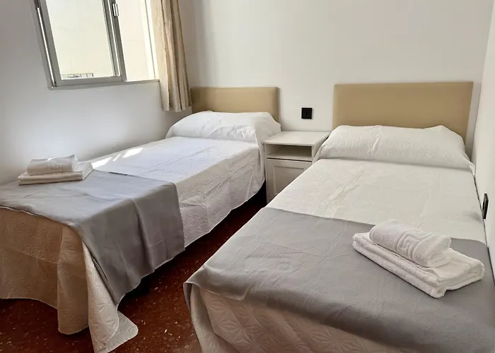 Bright & Spacious In Centre *